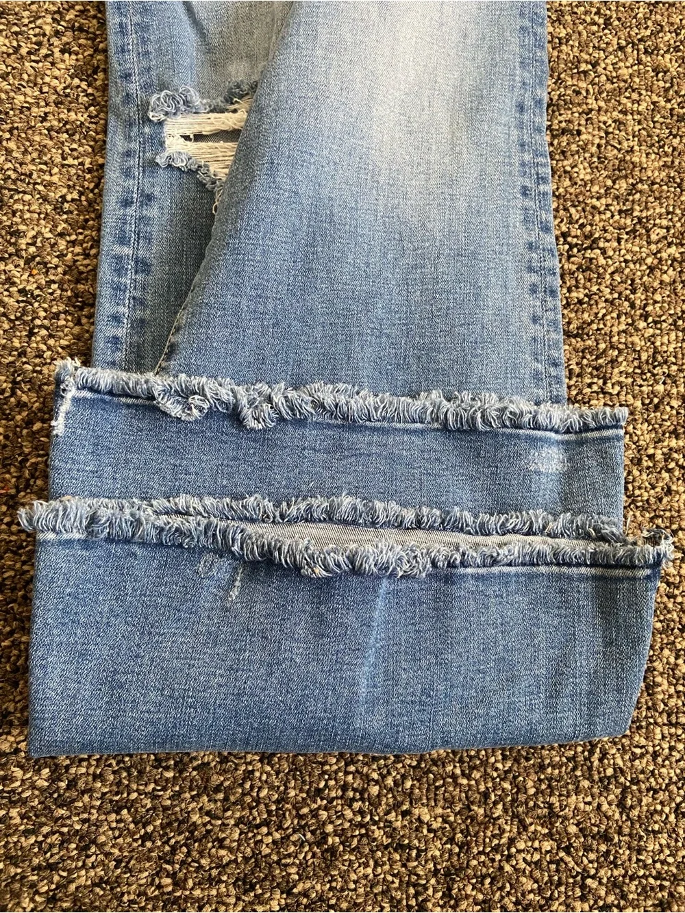 American Eagle Super Hi-Rise Flare Jeans Distressed Raw Hem Size 4 Short - Picture 8 of 16